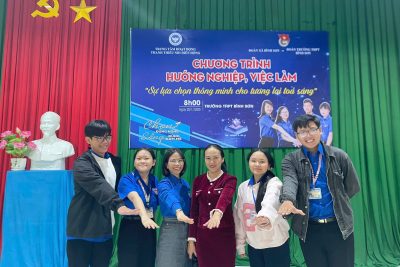 “HƯỚNG NGHIỆP VIỆC LÀM – SỰ LỰA CHỌN THÔNG MINH CHO TƯƠNG LAI TỎA SÁNG”